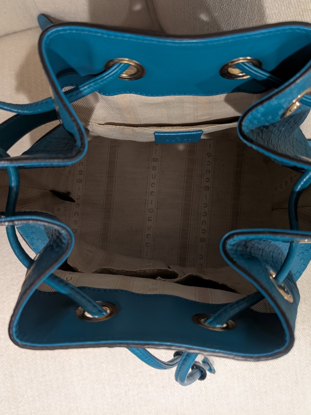 Gucci Bucket Bag! - Picture 17 of 17